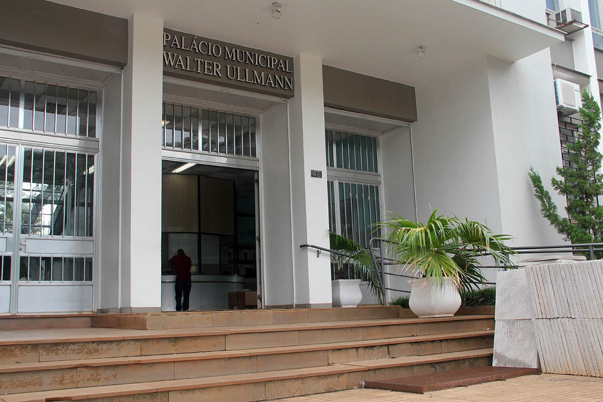 PREFEITO DECRETA PONTO FACULTATIVO NO DIA 4